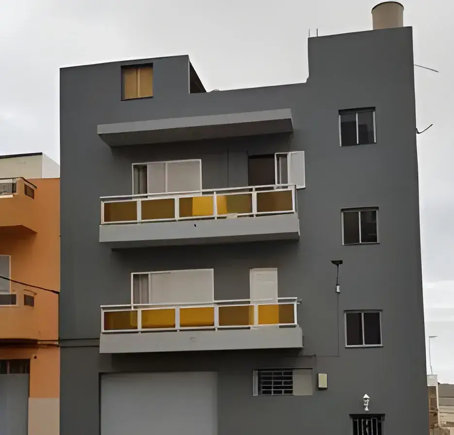 Los Pintores Valladolid Rehabilitación y pintado de fachada de comunidad en color gris moderno